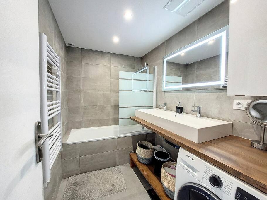 Ferienwohnung Duplex En Rez De Jardin Neuville-sur-Saône Exterior foto