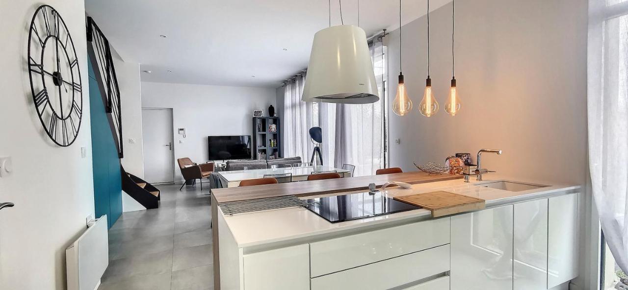 Ferienwohnung Duplex En Rez De Jardin Neuville-sur-Saône Exterior foto